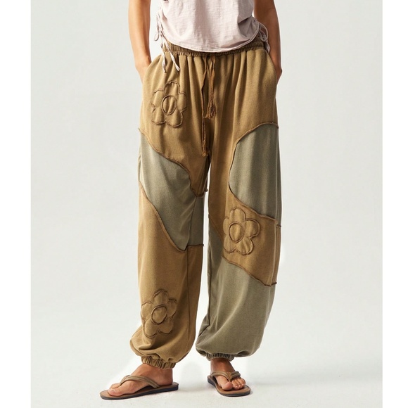 Boho Flower Patch Color Block Stretchy Waist Jogger Pants - Picture 5 of 7